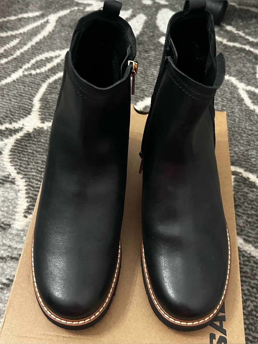 New Women's  Naturalizer Darry  Black Ankle Boots with Side Zipper